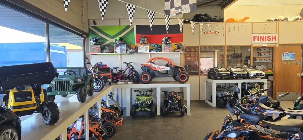 Showroom van United Trade | KXD Pro met quads, pitbikes en dirtbikes