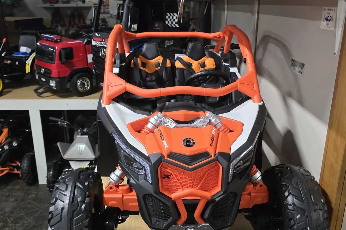 Oranje elektrische kinderbuggy